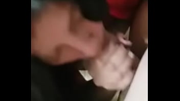 Gadis Desi Yang Menggairahkan Mengisap Kontol Dengan Penuh Nafsu