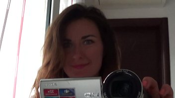 Layani Adik Tiriku Vira Gold Dengan Mulutku Yang Panas Dan Penuh Gairah