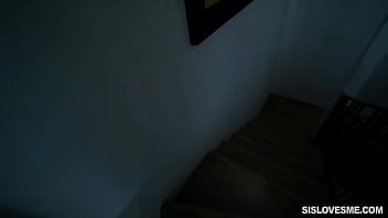 Celah Langkah-kakak Ini Bikin Panas – Mandy Muse