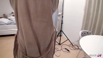 Adik Tiriku Dari Jepang Dihajar Ganas Oleh Teman Sekelasnya Hingga Muncrat Di Dalam Saat Syuting Film Porno Tanpa Sensor