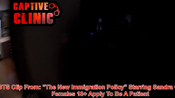 Adegan Panas Sandra Chappelle Yang Telanjang Bulat Di Balik Layar Kebijakan Imigrasi Baru, Terganggu Oleh Pesanan Makanan China Yang Bikin Greget. Tonton Adegan Mesumnya Sampai Tuntas Di Bondageclinic – Reup