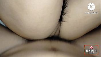 Milf Thailand Menggoyang Pantatnya Sambil Memanjakan Payudaranya, Lalu Naik Di Atas Dan Menikmati Creampie Dari Posisi Reverse Cowgirl