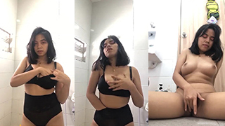 Gadis Kampus Seksi Payudara Montok Mengocok Memek