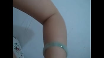 Gadis Tionghoa Menggoda Diri Sendiri Dan Membuka Kemaluannya