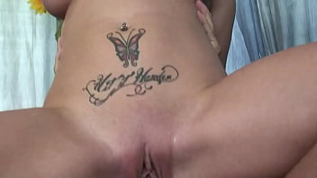 Ibu Montok Berpayudara Besar Ditiduri Batang Raksasa