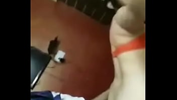 Gadis Desi Menunggu Dari Belakang