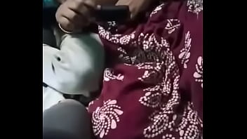 Tiga Pria Menggoda Istri Desi Yang Haus Seks