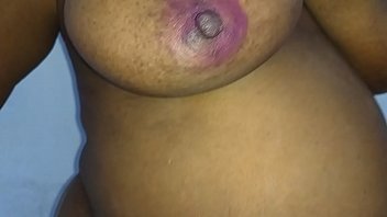 Wanita India Berdarah Panas, Sahabat Vanitha, Mengenakan Saree Biru Menggoda, Memamerkan Payudara Besar Dan Memek Dicukur, Meremas Keras Puting Dan Menggesek Kemaluan Hingga Masturbasi Liar