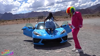 Pertunjukan Langsung “sacrifice” Yang Membara Bersama Nyny Lew