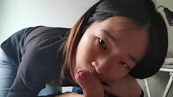 Tenggorokan Asia Yang Menggoda