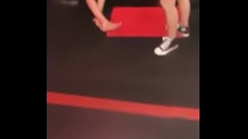 Dominasi Femdom Lesbian Tiongkok Yang Menggoda