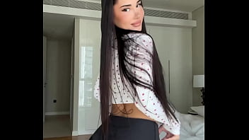 Gadis Arab Seksi Menggoyang Badan Dengan Gerakan Panas