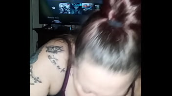 Dibikin Ngegame Makin Hot, Istriku Merayap Di Bawah Meja Sambil Kuasain Kontroler.