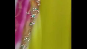 Gadis India Yang Menggoda Dengan Lekuk Tubuh Yang Memabukkan