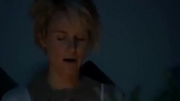 Bangkitnya Gargoyle: Gadis Bergaun Malam Yang Menggoda