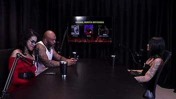 Morena Sensual Fica De Quatro Sobre A Mesa Exibindo A Bunda, Depois De Revelar Que Transou Perto Da Mãe E Em Quem Ela Senta… – Jordanna Gomes (japa Joh) (assista Em: Sheer/red)