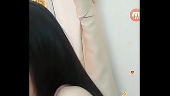 Tetesan Kenikmatan Payudara Gadis Vietnam Di Bigo Live
