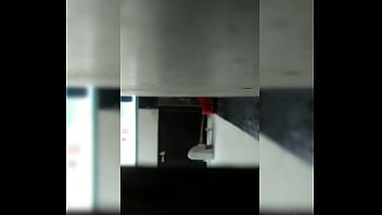 Gadis Desi Mengalirkan Pancuran Panas