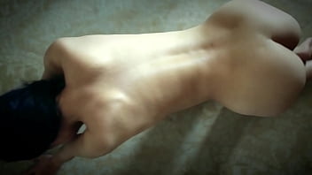 Gadis Tionghoa Dengan Tubuh Seksi Yang Menggoda