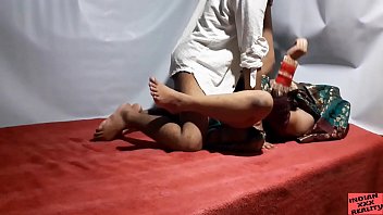 Ibu Tiri India Dan Anak Tirinya Berhubungan Intim Di Hari Ulang Tahun Pernikahan Mereka Bagian 1