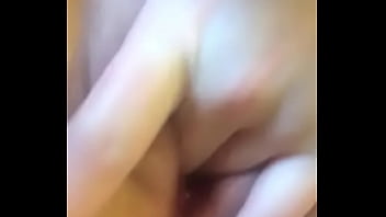 Gadis Desi Meraba-raba Memek Mulusnya Yang Sudah Dicukur