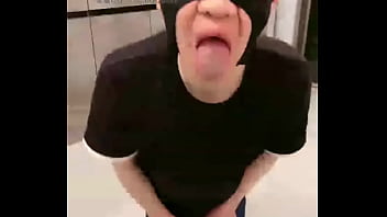 Pijat Refleksi Sensual Dengan Gadis Seksi Di Live Streaming