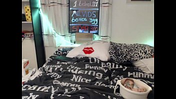 Siswet19, Si Babe Seksi, Mengocok Memeknya Sendiri Di Live Webcam Girls4cock.com