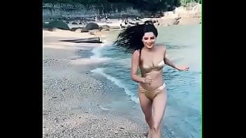 Gadis-gadis India Yang Menggoda Dengan Lekuk Tubuh Mempesona