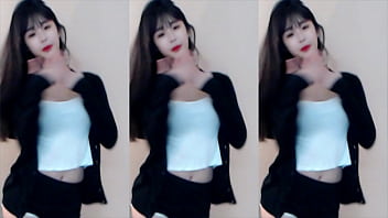 Cô Gái Trung Quốc Mặc áo Hai Dây Phóng Mình Trên Tàu Lượn Siêu Tốc