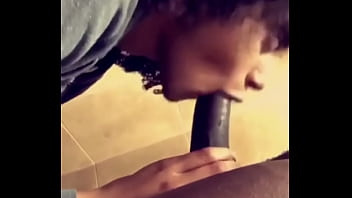 Pelacur Arab Mengisap Kontol Di Tempat Umum