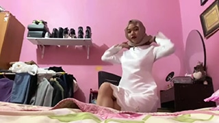 Clara Memperlihatkan Kemaluan Hijabers Yang Menggairahkan