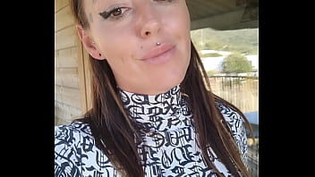 Maaf Sayang, Masalah Internet Memaksaku Untuk Membatalkan Siaran Panas Kita Malam Ini…