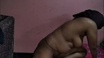 Anak Tiri Tak Sengaja Lihat ‘senjata’ Teman Ayahnya Dan Langsung Panas