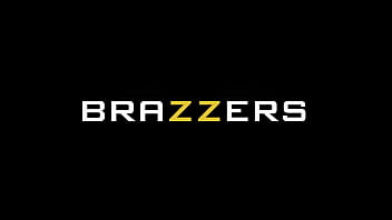 Tetesan Sperma Membasahi Wajah Yasmina Khan Di Brazzers