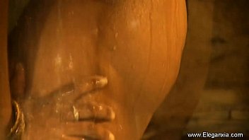 Tarian Goyang Seksi Milf India Yang Menggoda