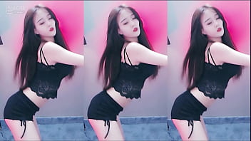 Cô Nàng Trung Quốc Quyến Rũ Nhảy Múa Trong Bộ áo Ren đen Mỏng Manh