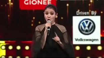 Gadis India Yang Menggoda Dengan Lekuk Tubuh Mempesona