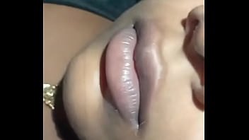 Bibir Seksi Desi Yang Menggoda