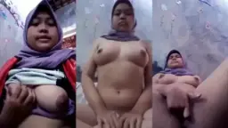 Gadis Berjilbab Pamer Payudara Montok Dan Masturbasi