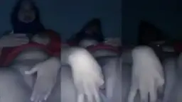 Gadis Berjilbab Tapi Genit, Colmek Ngentot Buat Pacar
