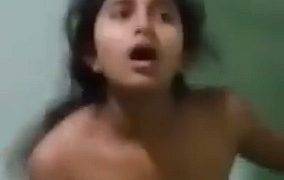Gadis Desi Belia Menunggangi Batang Keras