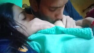 Mengisap Payudara Istri Desi Seksi Milik Teman