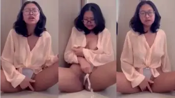 Nindi Berkacamata Muncrat Basah Kayak Pancuran Deras