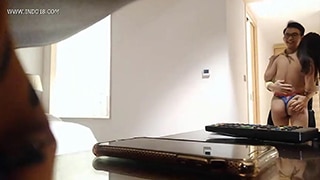 Siskaeee Menggoda Dan Menggairahkan Room Boy Dengan Aksi Ekshibisionisnya