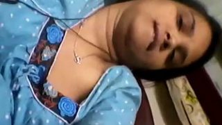 Skandal Telanjang Pegawai Bank Desi: 3 Foto Mesra Yang Bikin Heboh