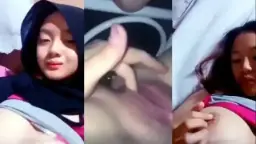 Tiktok Cewek Berjilbab Cantik Mengocok Memeknya