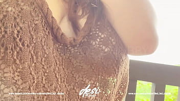 Gadis Desi India Montok Dengan Payudara Besar Telanjang Dan Menggoda Di Alam Terbuka