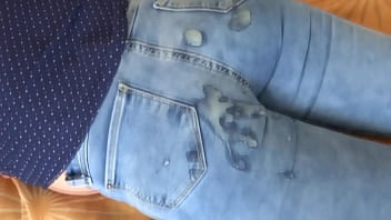 Ibu Latin 58 Tahun Di Kamar Tidurnya, Sangat Bergairah, Memanggil Suami Karyawannya Untuk Merekam Saat Ia Masturbasi Berulang Kali Dan Memintanya Di Akhir Untuk Mengeluarkan Air Mani Di Pantatnya Dengan Celana Jeans Masih Terpakai
