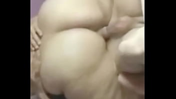 العاهرة دي عايزة الزب في كسها