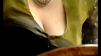 Bhabhi Desa India Mandi Mobil Dengan Gaya Yang Menggoda… {ade